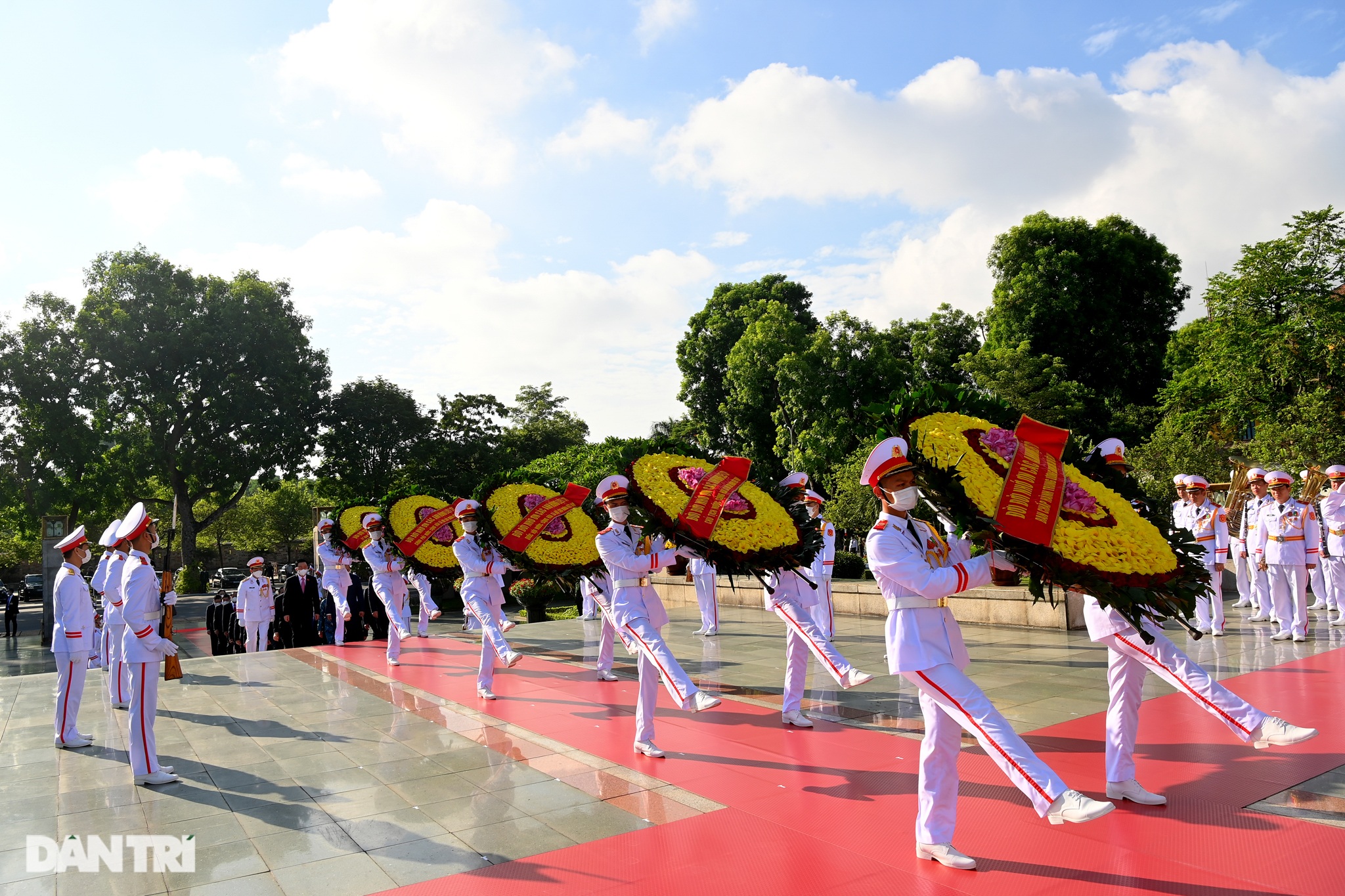 Lãnh đạo Đảng, Nhà nước đặt vòng hoa, tưởng niệm các Anh hùng liệt sĩ - 2 Lãnh đạo Đảng, Nhà nước đặt vòng hoa, tưởng niệm các Anh hùng liệt sĩ - 2