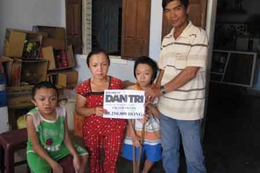 Gần 30 triệu đồng đến với 4 mẹ con bị xương thủy tinh