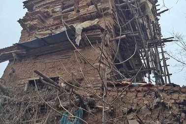 Kinh ngạc: 10 năm xây ngôi nhà kỳ dị bằng đá