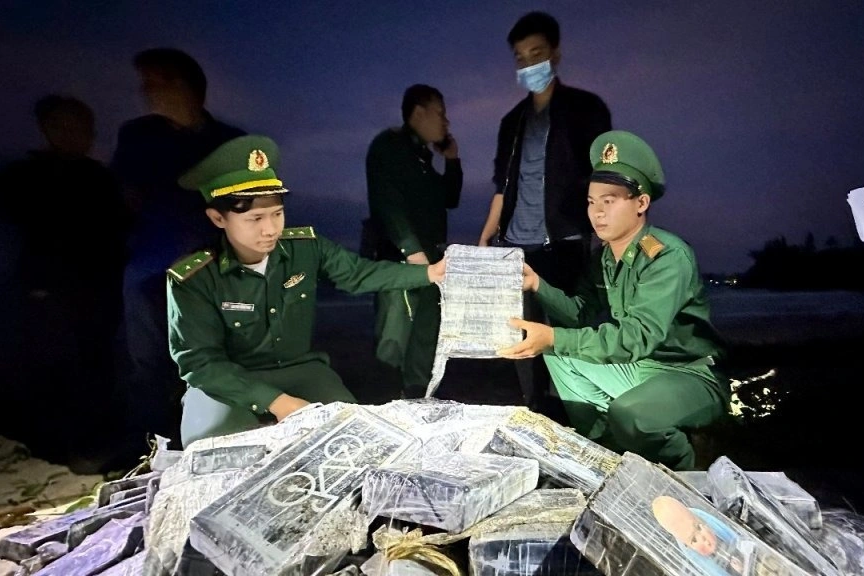 Gần 300kg ma túy trên bờ biển Quảng Ngãi giá ước tính 1.300 tỷ đồng - 1