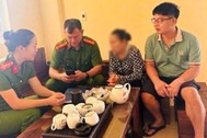 Tài xế kể chuyện chở nữ hành khách 64 tuổi "đang yêu" đến thẳng công an