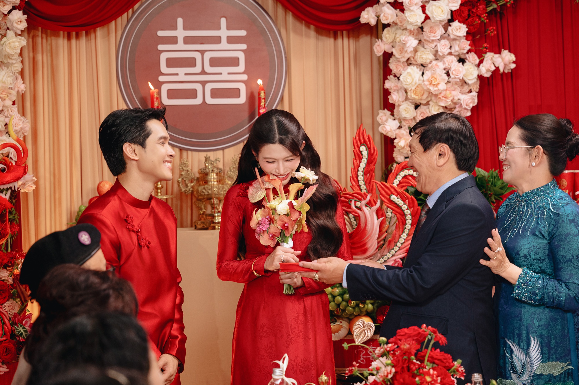 Á hậu Quỳnh Châu lấy chồng doanh nhân, mẹ xúc động dặn dò trong lễ vu quy - 1