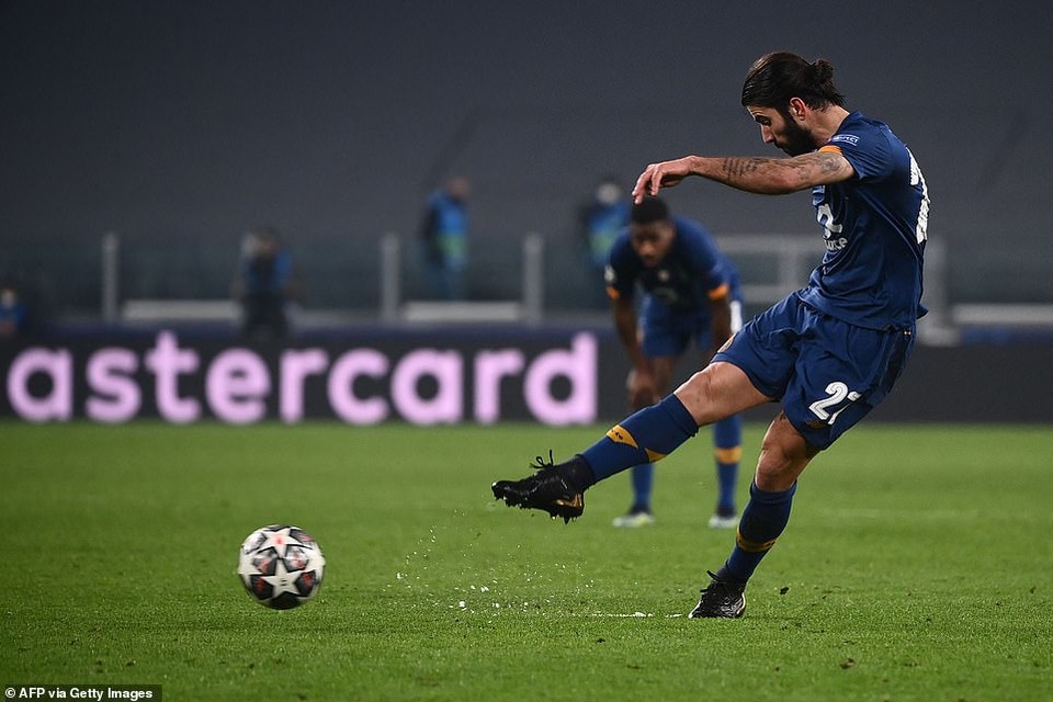C.Ronaldo bất lực nhìn Juventus bị loại cay đắng dưới tay Porto - 12 C.Ronaldo bất lực nhìn Juventus bị loại cay đắng dưới tay Porto - 12