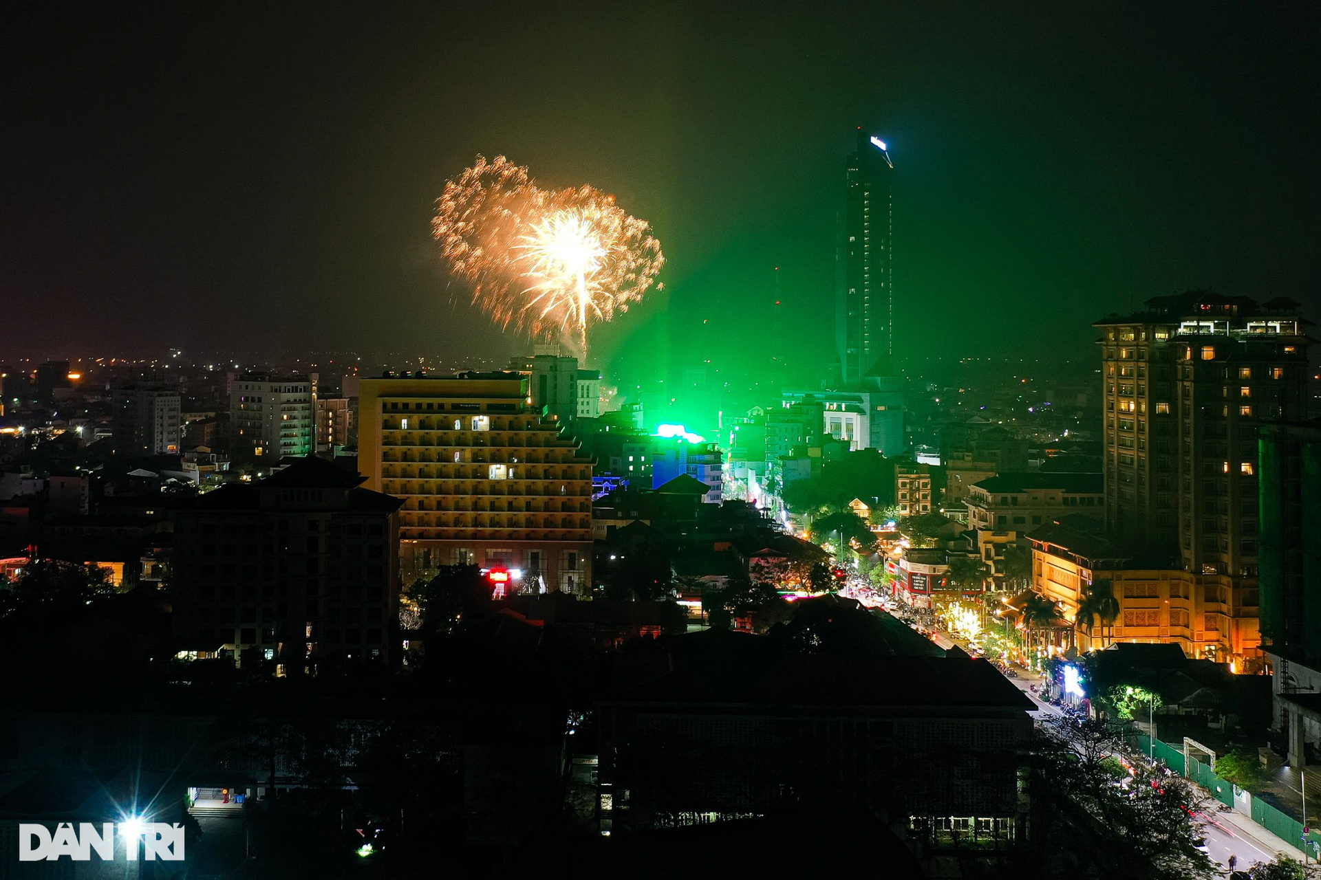 Không khí người dân vui tươi, hứng khởi đón năm mới 2023 trên khắp cả nước - 14 Không khí người dân vui tươi, hứng khởi đón năm mới 2023 trên khắp cả nước - 14
