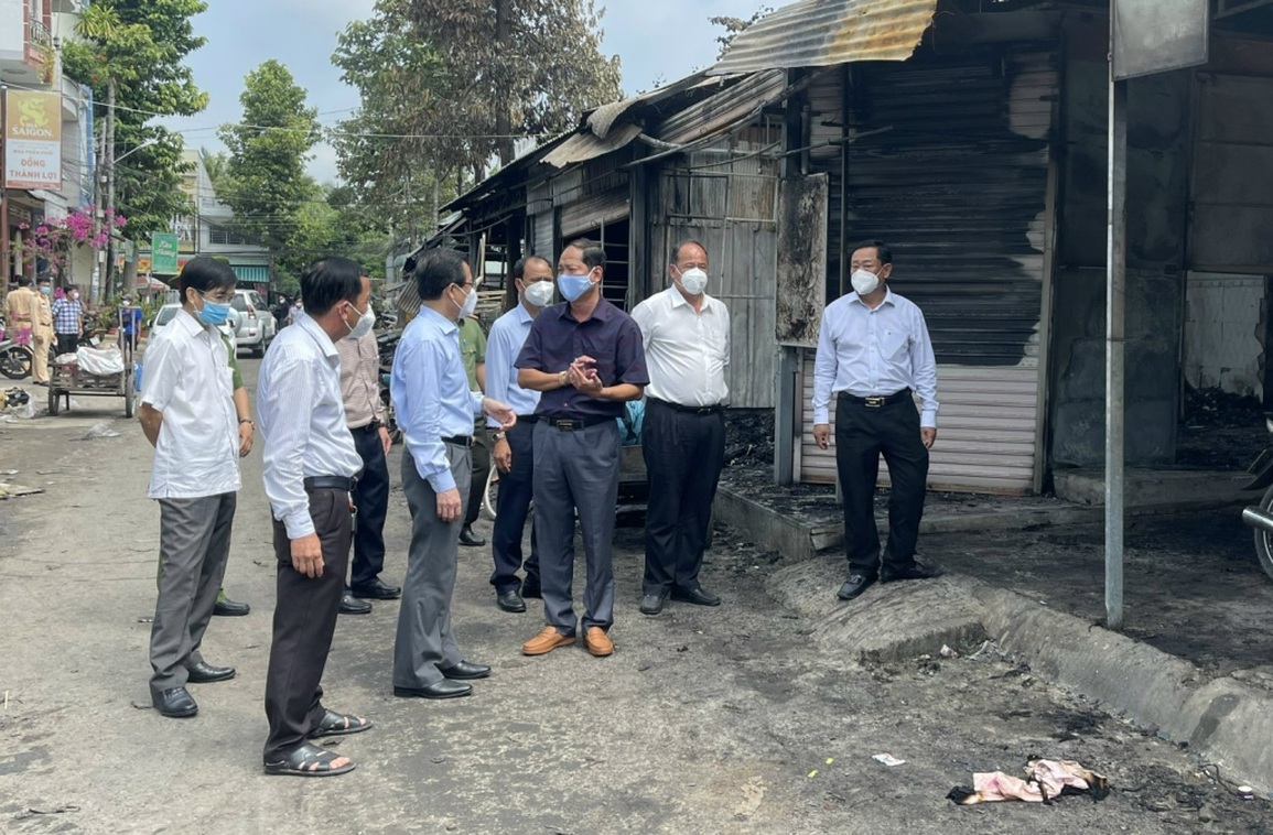 An Giang hỗ trợ tiểu thương bị thiệt hại trong vụ cháy trung tâm thương mại - 1 An Giang hỗ trợ tiểu thương bị thiệt hại trong vụ cháy trung tâm thương mại - 1