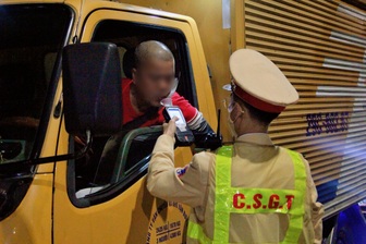 CSGT Hà Nội xử lý 129 trường hợp vi phạm nồng độ cồn tối cuối tuần