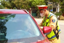 Tài xế ô tô ở Nghệ An bị phạt gần 52 triệu đồng với 5 lỗi vi phạm