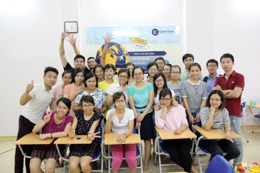 "CEO Khánh Vân và câu chuyện đào tạo nghiệp vụ xuất nhập khẩu"