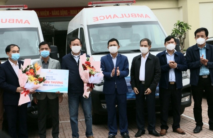 Lễ tiếp nhận bàn giao xe cứu thương của Tập đoàn dầu khí Việt Nam cho Hà Tĩnh