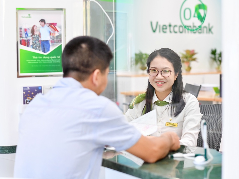 Vietcombank công bố giảm đồng loạt lãi suất tiền vay Giai đoạn 3 cho khách hàng bị ảnh hưởng bởi dịch Covid-19 - 1 Vietcombank công bố giảm đồng loạt lãi suất tiền vay Giai đoạn 3 cho khách hàng bị ảnh hưởng bởi dịch Covid-19 - 1