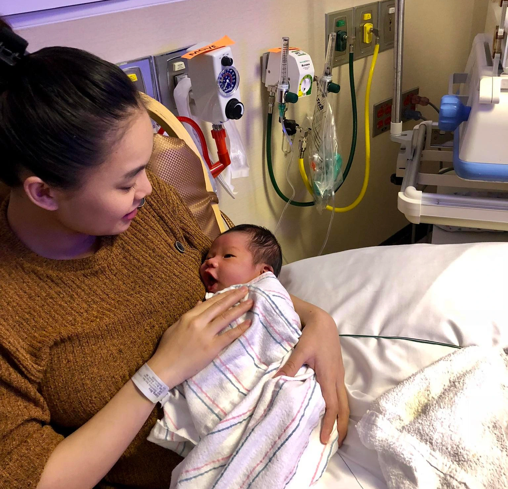 Giang Hồng Ngọc lần đầu hé lộ ảnh bí mật sinh con ở Mỹ cách đây 5 năm - 2 Giang Hồng Ngọc lần đầu hé lộ ảnh bí mật sinh con ở Mỹ cách đây 5 năm - 2