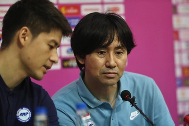 HLV Singapore: "Đội tuyển Việt Nam trên tầm chúng tôi"