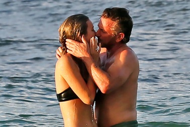 Sean Penn thừa nhận vẫn yêu người vợ kém 32 tuổi sau khi ly hôn