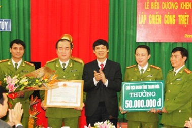 Thưởng nóng công an phá 2 chuyên án ma túy, thu 23 bánh heroin