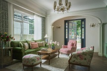 Biệt thự đậm màu cổ tích ở Hà Nội, chi phí cải tạo và nội thất 5 tỷ đồng