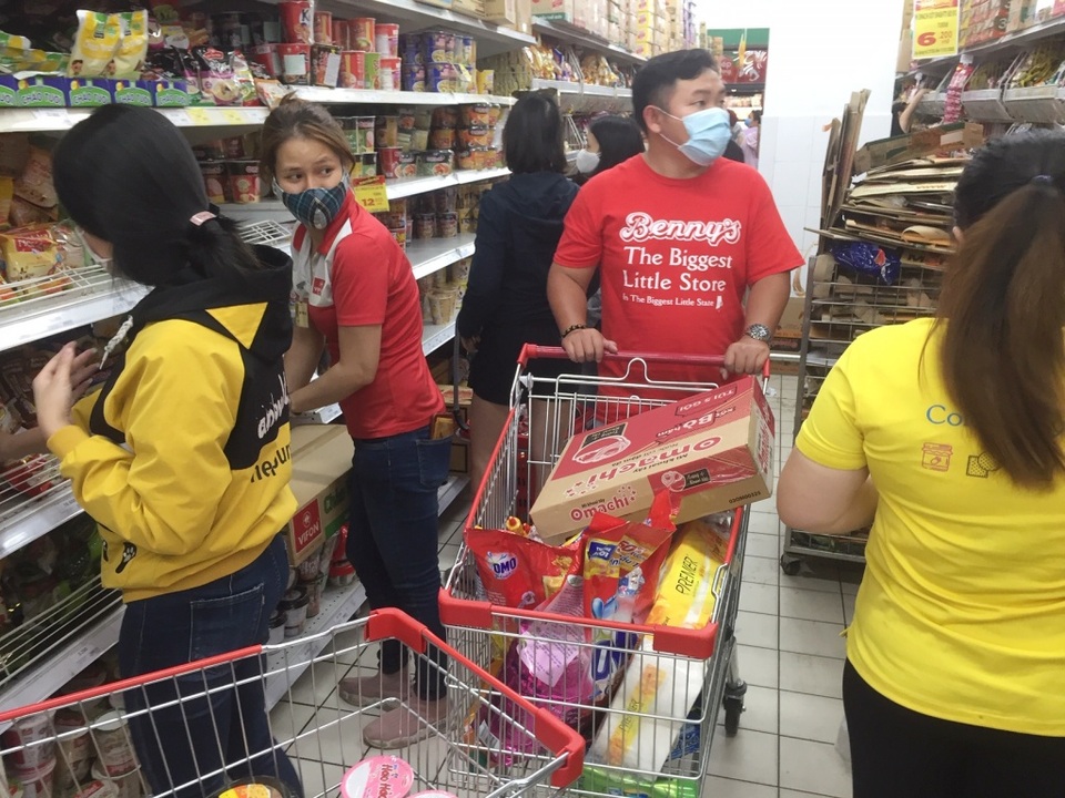 Hàng hóa ở nhiều thành phố lớn vẫn dồi dào, người dân không cần tích trữ - 2 Hàng hóa ở nhiều thành phố lớn vẫn dồi dào, người dân không cần tích trữ - 2