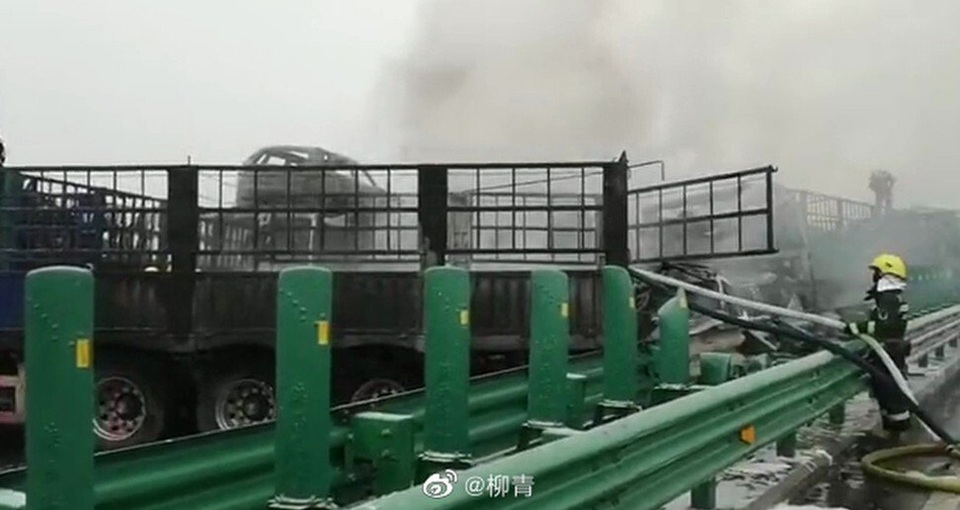 40 phương tiện đâm liên hoàn ở Trung Quốc, 3 người chết - 3 40 phương tiện đâm liên hoàn ở Trung Quốc, 3 người chết - 3