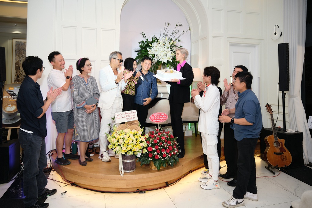 Phương Thanh kể về năm 17 tuổi sang Campuchia hát vũ trường cát-xê 400 USD - 1 Phương Thanh kể về năm 17 tuổi sang Campuchia hát vũ trường cát-xê 400 USD - 1
