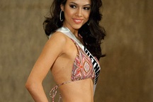 Xem Hoàng My diễn bikini hấp dẫn trong đêm sơ khảo