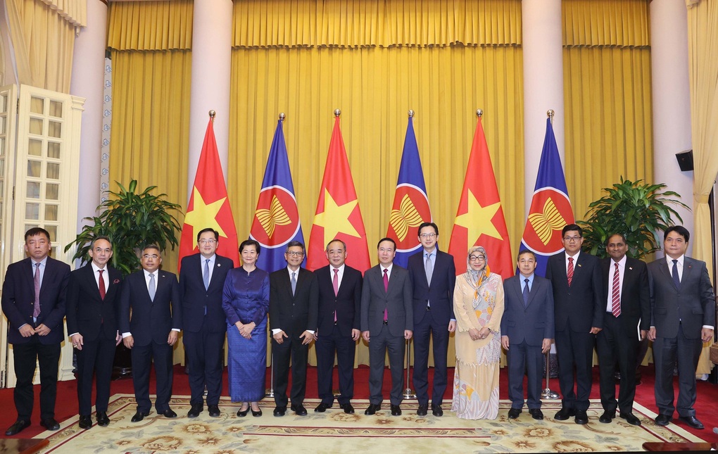 Đại sứ các nước ASEAN đến chào và chúc mừng Chủ tịch nước Võ Văn Thưởng - 1 Đại sứ các nước ASEAN đến chào và chúc mừng Chủ tịch nước Võ Văn Thưởng - 1