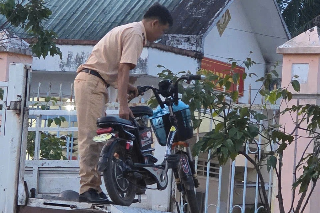 Vụ nữ sinh bị cán tử vong ở Vĩnh Long: VKSND Tối cao làm việc với gia đình - 2 Vụ nữ sinh bị cán tử vong ở Vĩnh Long: VKSND Tối cao làm việc với gia đình - 2