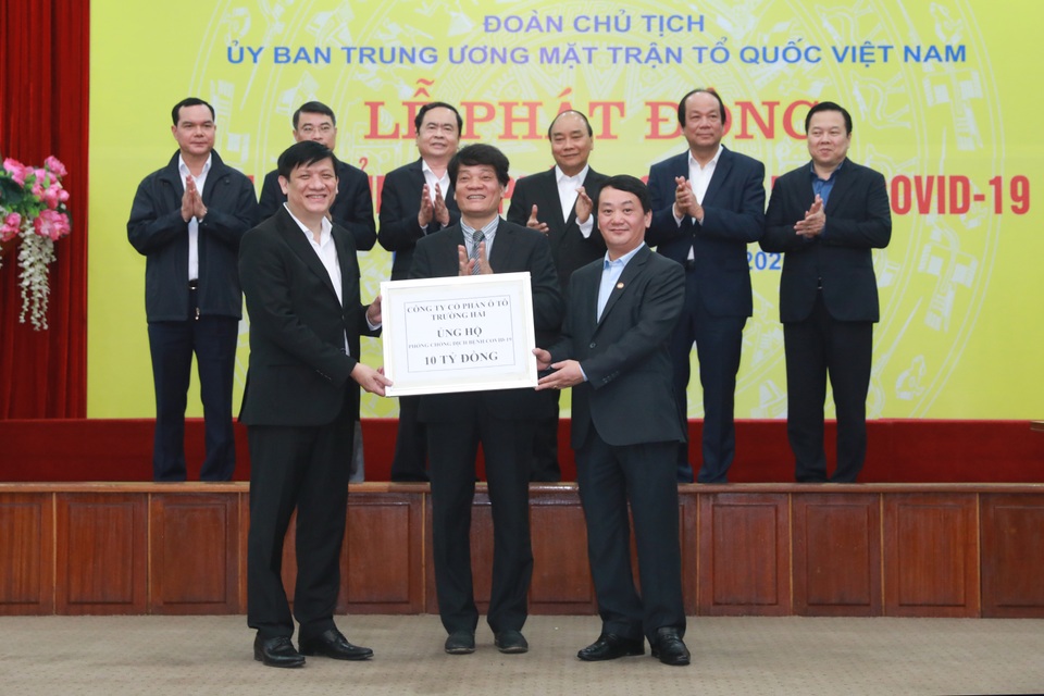 THACO trao 10 tỷ đồng hỗ trợ Quỹ phòng chống dịch Covid-19 - 1 THACO trao 10 tỷ đồng hỗ trợ Quỹ phòng chống dịch Covid-19 - 1