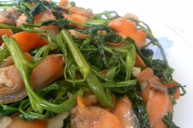 Sò huyết xào rau muống	