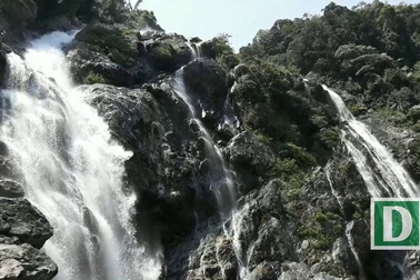 Kỳ vĩ thác Trắng giữa đại ngàn