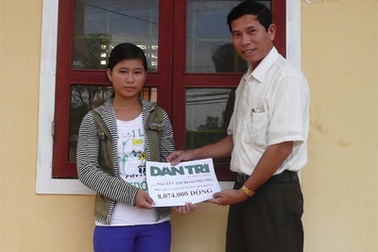 Chị em mồ côi Hoài Phương, Hồng Phấn tiếp tục nhận quà nhân ái 