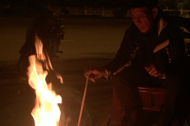 Nhói lòng những mảnh đời co ro trong đêm lạnh Hà Nội