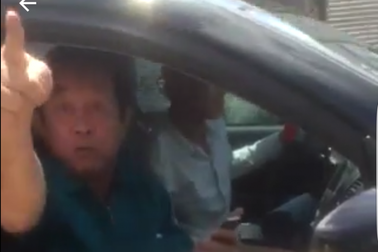 Tài xế chạy quá tốc độ, người ngồi cạnh lớn tiếng lăng mạ CSGT