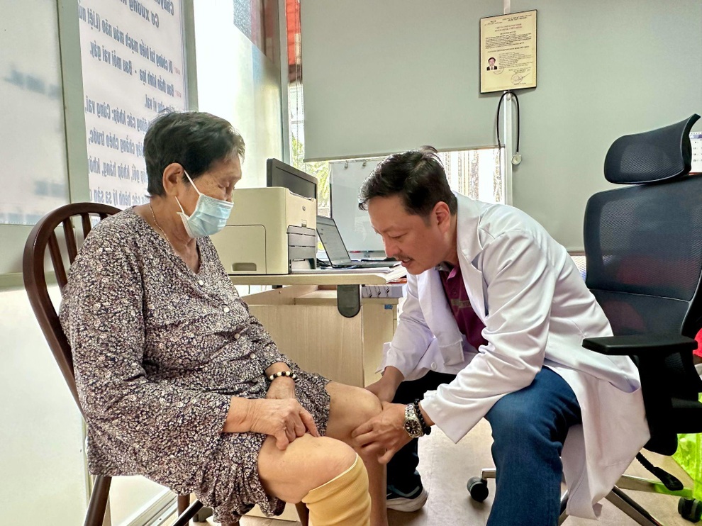 TPHCM: Khám bệnh, cấp thuốc miễn phí cho người có công - 2 TPHCM: Khám bệnh, cấp thuốc miễn phí cho người có công - 2