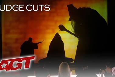 Màn múa hắt bóng kể câu chuyện cổ tích thú vị