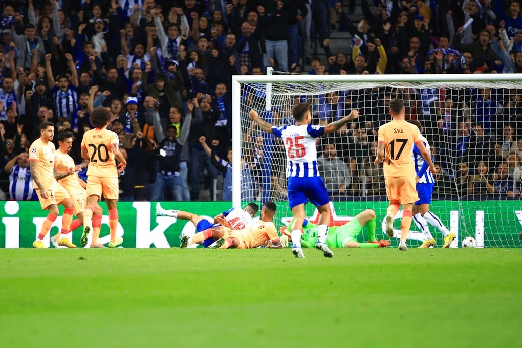 Thua sốc Porto, Atletico Madrid mất suất tham dự Europa League - 2 Thua sốc Porto, Atletico Madrid mất suất tham dự Europa League - 2