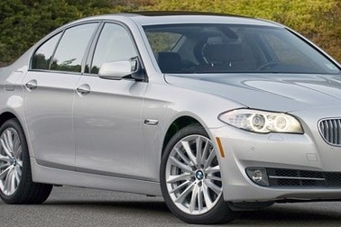 Ô tô màu bạc vẫn thống trị