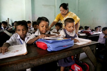 Từ 1/4, trẻ em Ấn Độ được học tiểu học miễn phí