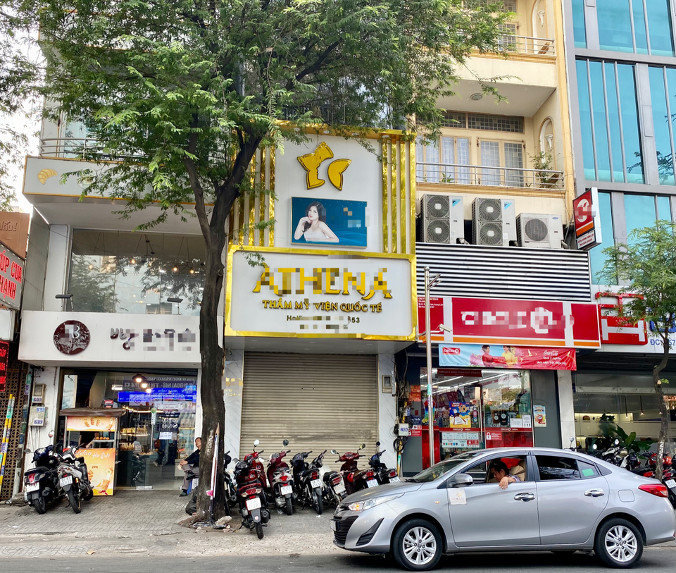 Thất thu cả trăm triệu đồng vì dịch, chủ cơ sở massage về bán cơm phụ vợ - 3 Thất thu cả trăm triệu đồng vì dịch, chủ cơ sở massage về bán cơm phụ vợ - 3