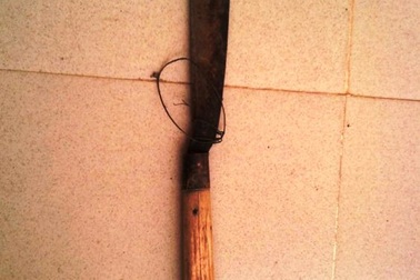 Cầm rựa dọa đập phá ô tô, thanh niên bị tông chết