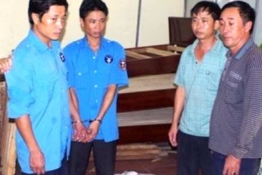 Bảo vệ móc nối người ngoài trộm đồ của công ty Hàn Quốc