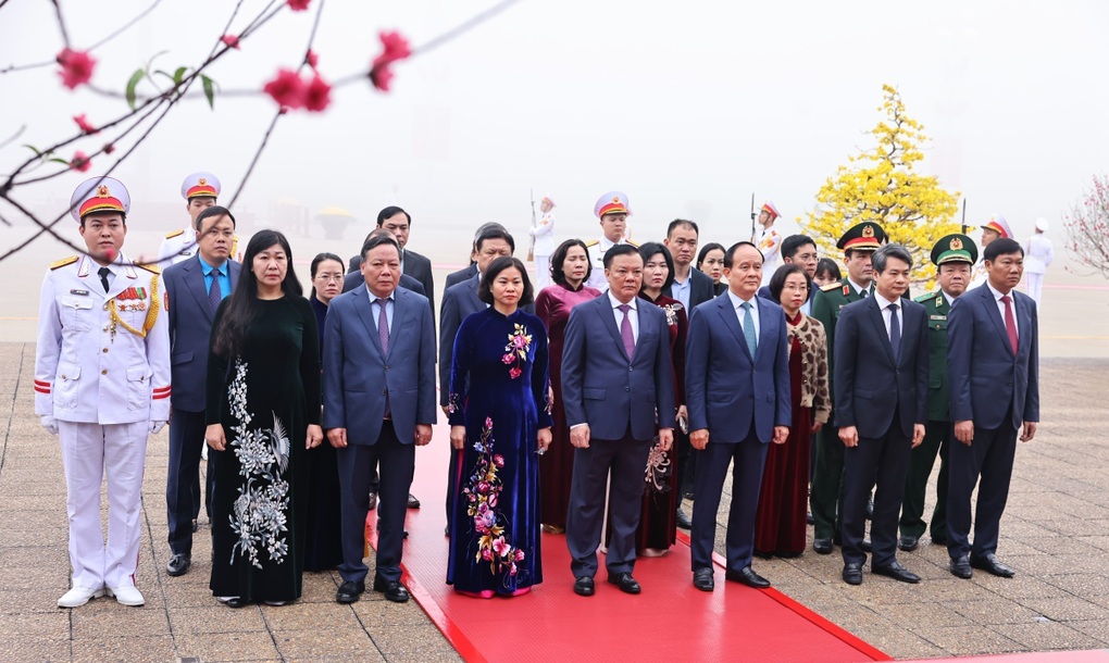 Lãnh đạo Đảng, Nhà nước vào lăng viếng Bác nhân kỷ niệm Ngày thành lập Đảng - 6 Lãnh đạo Đảng, Nhà nước vào lăng viếng Bác nhân kỷ niệm Ngày thành lập Đảng - 6
