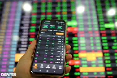Chứng khoán chỉ còn chờ "gió đông"