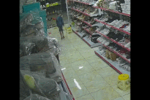 Clip “mẹ sai con nhỏ lấy cắp điện thoại di động” gây phẫn nộ tuần qua