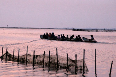 “Thuỷ tặc” đại náo phá Tam Giang 