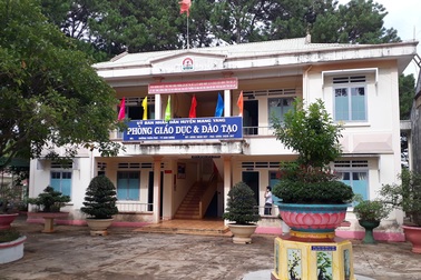 Luân chuyển Trưởng phòng Giáo dục vì “lùm xùm chuyện gia đình”