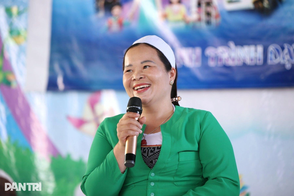 Cô giáo vùng cao bán của hồi môn mua thuyền chở học sinh đi học - 5 Cô giáo vùng cao bán của hồi môn mua thuyền chở học sinh đi học - 5