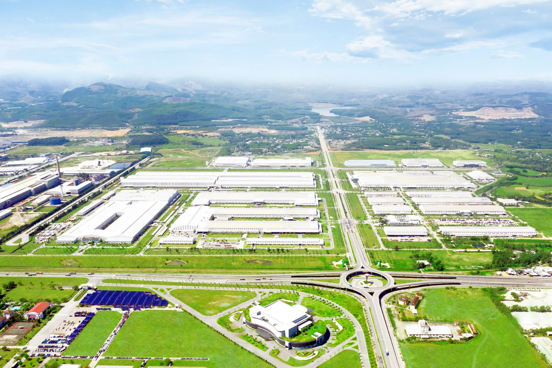 Cầu vượt 2 tầng biểu tượng hoa xương rồng ở khu kinh tế mở Chu Lai - 8 Cầu vượt 2 tầng biểu tượng hoa xương rồng ở khu kinh tế mở Chu Lai - 8