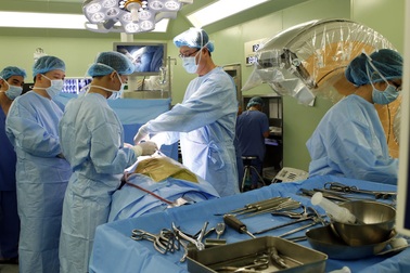 Ứng dụng công nghệ 3D giảm nguy cơ tai biến trong phẫu thuật cột sống