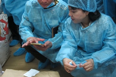 Bộ trưởng Y tế đột xuất thị sát làng mứt Xuân Đỉnh