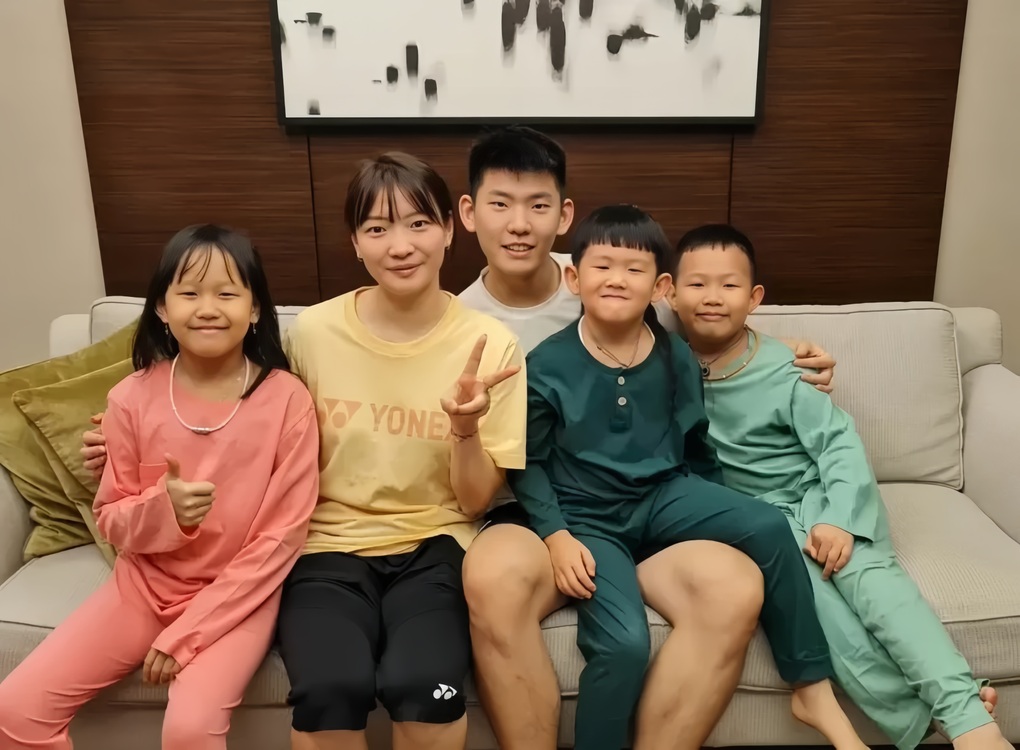 Nữ VĐV giành huy chương vàng Olympic và được cầu hôn trong cùng một ngày - 3 Nữ VĐV giành huy chương vàng Olympic và được cầu hôn trong cùng một ngày - 3