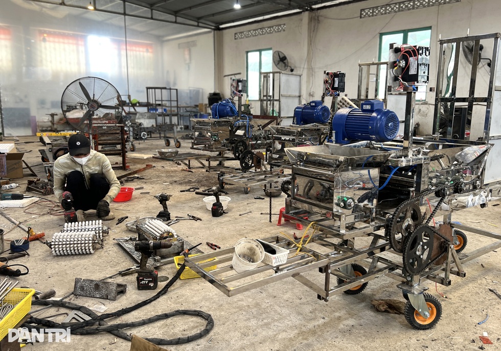 Chưa học hết lớp 8, lão nông ở Lâm Đồng xuất khẩu máy nông nghiệp - 2 Chưa học hết lớp 8, lão nông ở Lâm Đồng xuất khẩu máy nông nghiệp - 2